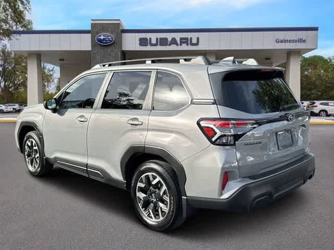 Used 2025 Subaru Forester Premium AWD/4WD image 4