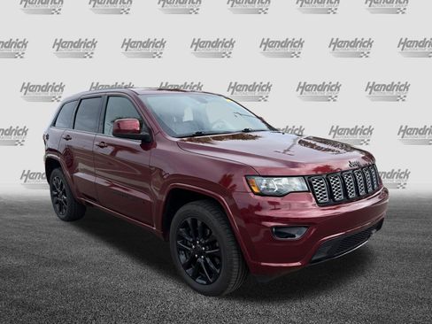 Used 2021 Jeep Grand Cherokee Laredo X image 2