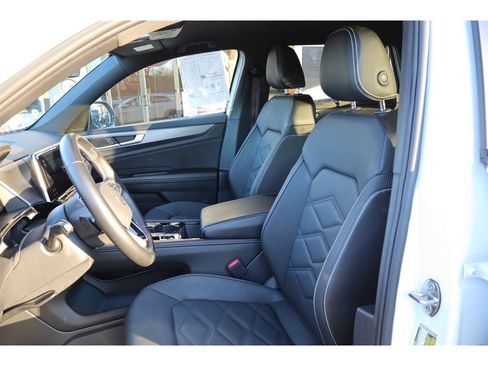 Used 2025 Volkswagen Atlas Cross Sport SE image 19