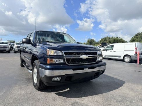 Used 2006 Chevrolet Silverado 1500 LT w/ Onstar Plus Package AWD/4WD image 4
