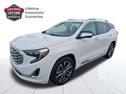 Used 2020 GMC Terrain Denali w/ Denali Premium Package FWD image 1