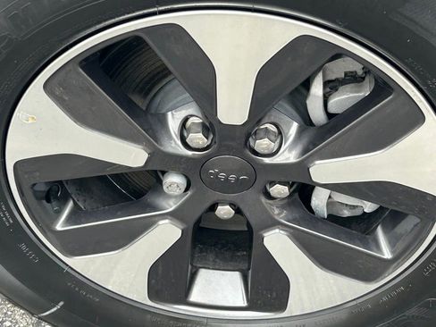 New 2023 Jeep Grand Cherokee 4WD 4xe w/ Luxury Tech Group II image 18