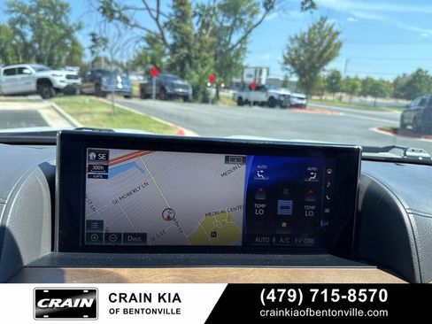 Used 2016 Lexus LX 570 4WD w/ Luxury Package image 26