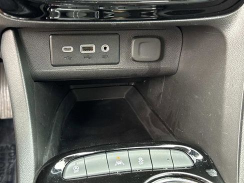 Used 2022 Buick Encore GX Select w/ Sport Touring Package FWD image 21
