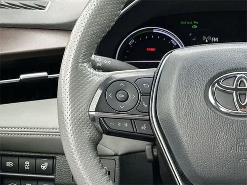 Used 2021 Toyota Avalon Limited image 9