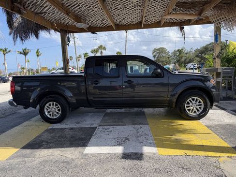 Used 2015 Nissan Frontier SV w/ SV Value Truck Package RWD image 4