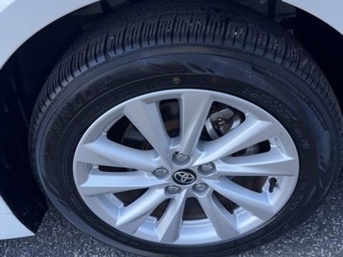 Certified 2023 Toyota Corolla SE image 3