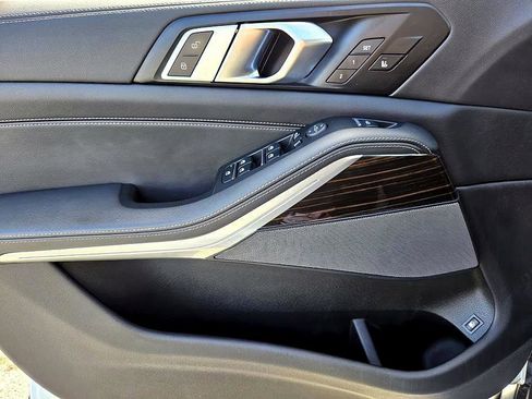 Used 2024 BMW X5 xDrive50e image 30