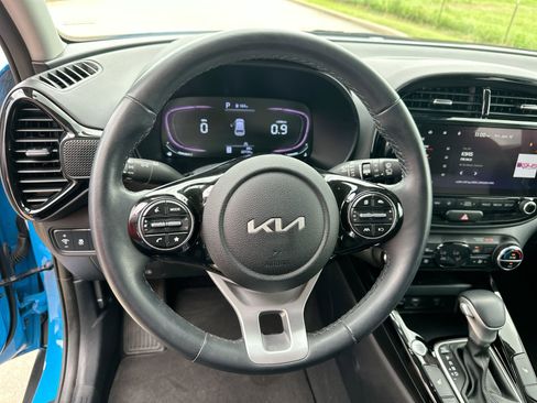 Used 2024 Kia Soul EX FWD image 14