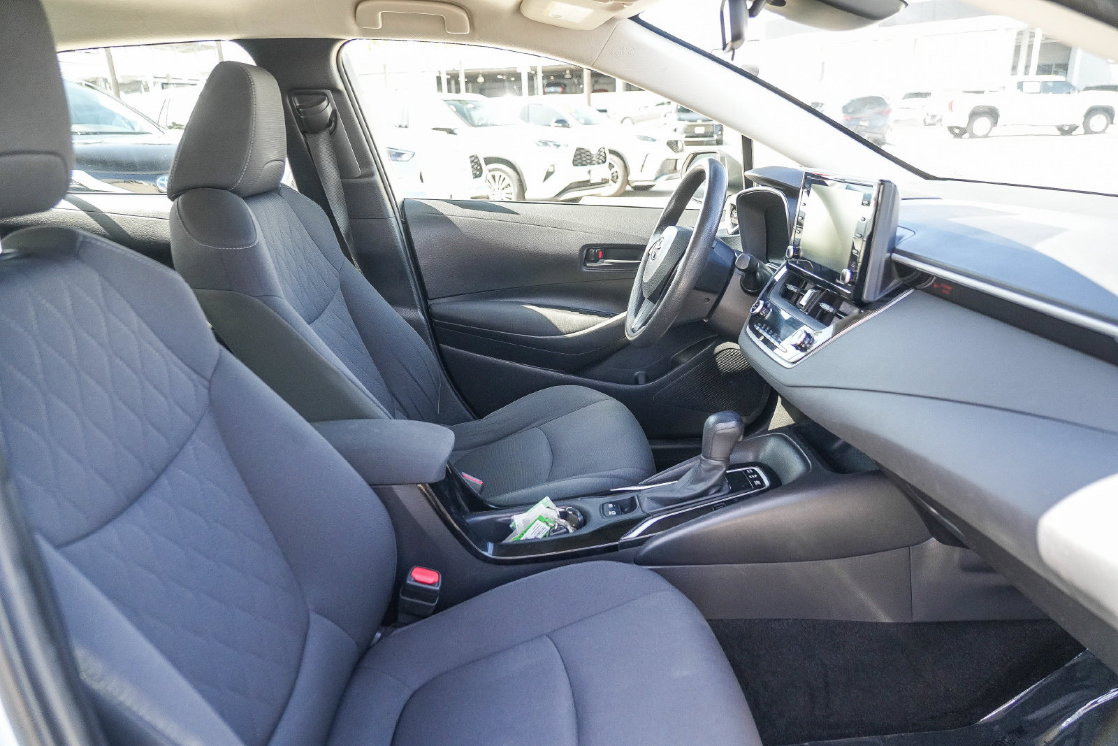 Used 2022 Toyota Corolla LE FWD image 16