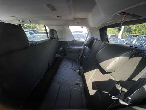 Used 2017 GMC Yukon SLT AWD/4WD image 11