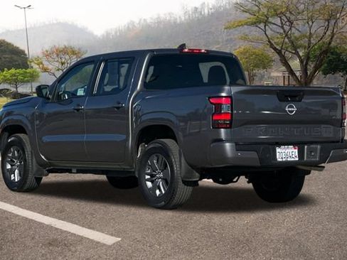 Certified 2025 Nissan Frontier SV AWD/4WD image 6