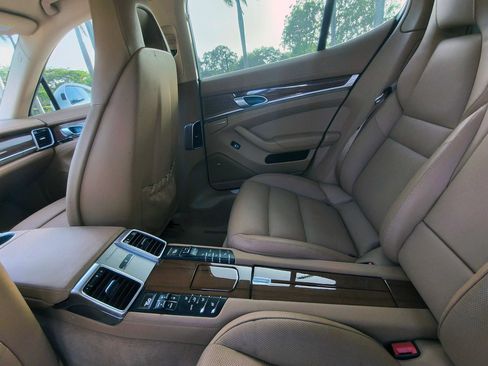 Used 2015 Porsche Panamera S RWD image 30