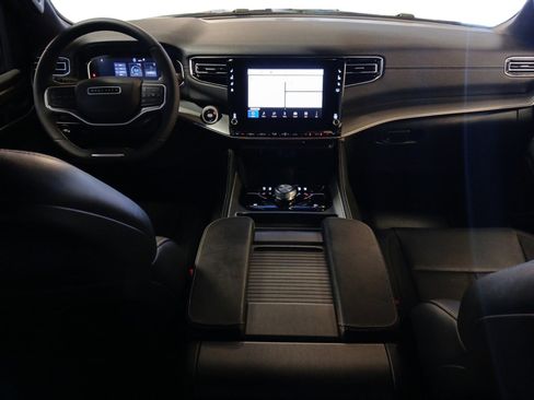 Used 2025 Jeep Wagoneer Series II image 10