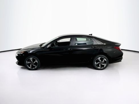 Used 2023 Hyundai Elantra SEL w/ Convenience Package FWD image 8