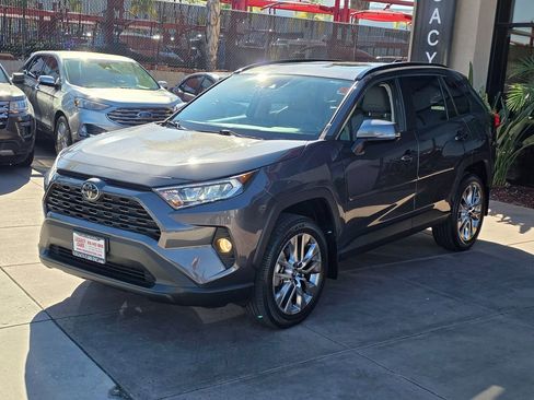 Used 2020 Toyota RAV4 XLE Premium image 7