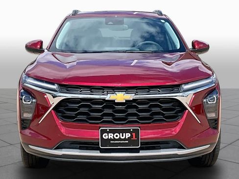 Used 2025 Chevrolet Trax LT FWD image 3