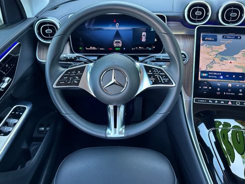 Used 2025 Mercedes-Benz GLC 350e 4MATIC image 15