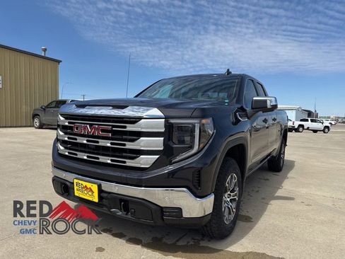 New 2025 GMC Sierra 1500 SLE image 2
