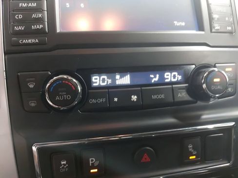 Used 2017 Nissan Titan SV AWD/4WD image 20