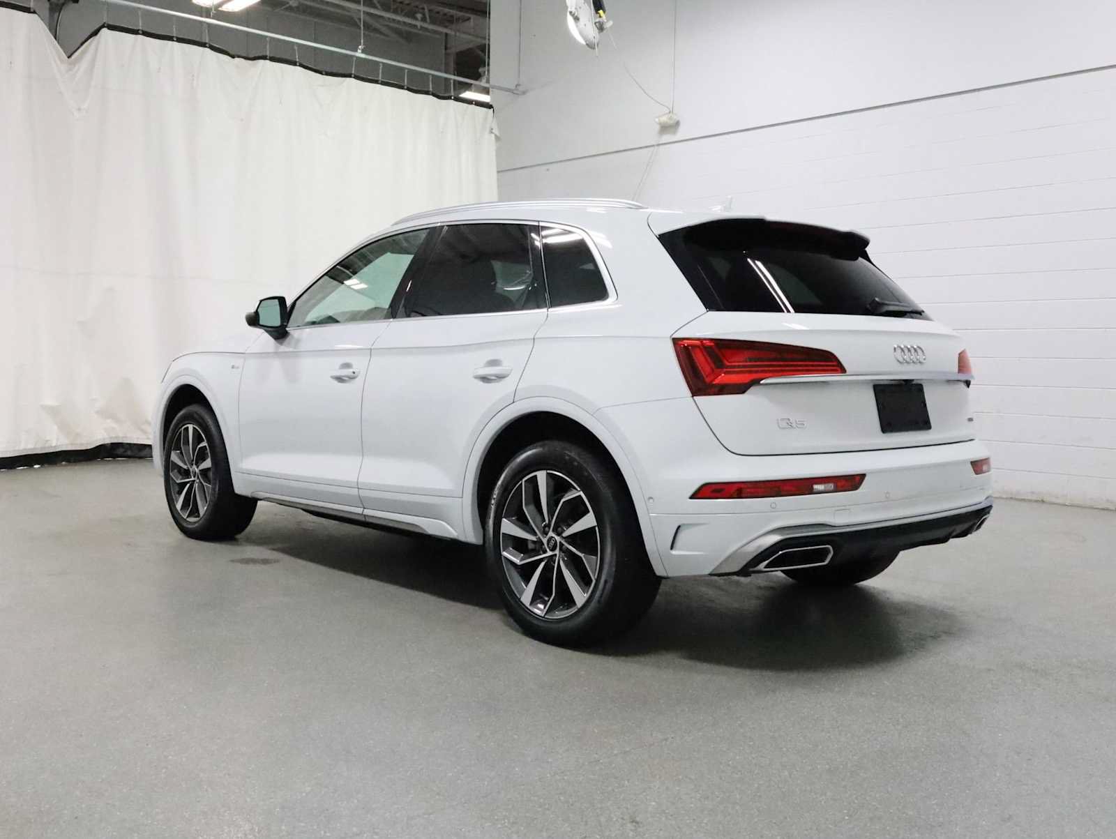 Used 2023 Audi Q5 2.0T Prestige w/ Prestige Package AWD/4WD image 3