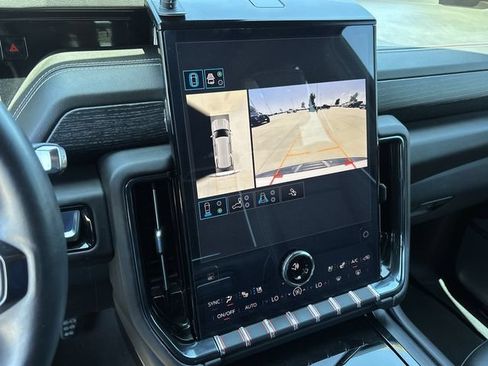 Used 2025 GMC Yukon AT4 Ultimate AWD/4WD image 17