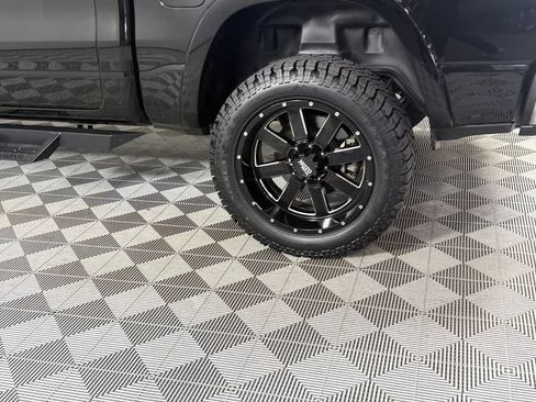 Used 2019 RAM 1500 Laramie AWD/4WD image 13