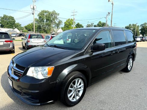 Used 2015 Dodge Grand Caravan SXT w/ UConnect Hands-Free Group image 3