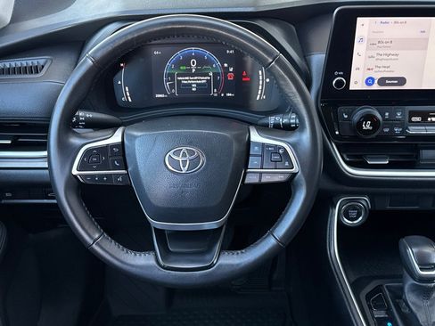 Used 2025 Toyota Grand Highlander AWD image 16