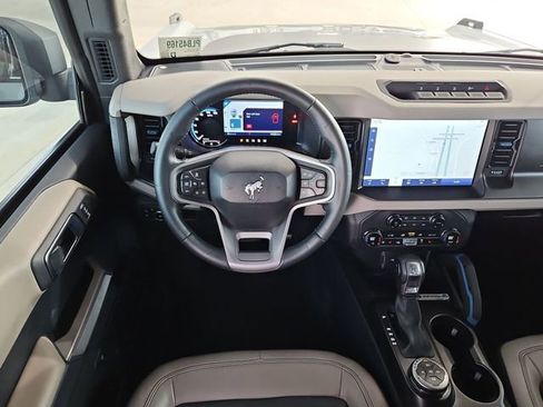 Used 2023 Ford Bronco Wildtrak image 11