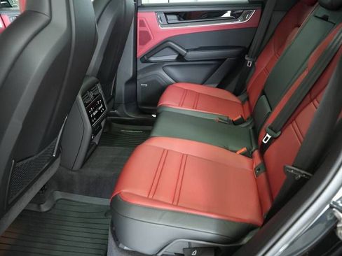 Certified 2025 Porsche Cayenne AWD/4WD image 26