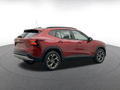 Used 2025 Chevrolet Trax LT w/ LT Convenience Package FWD image 9