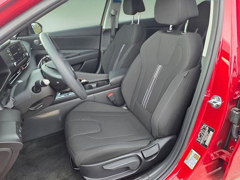 Used 2025 Hyundai Elantra Blue image 13