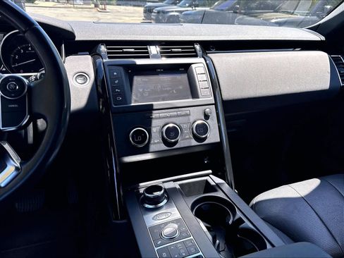 Used 2017 Land Rover Discovery SE AWD/4WD image 6