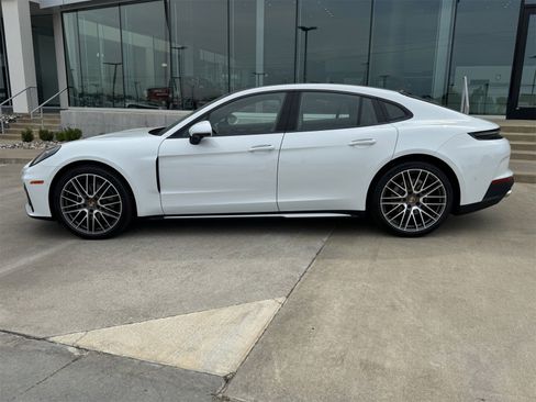 New 2025 Porsche Panamera 4 image 2