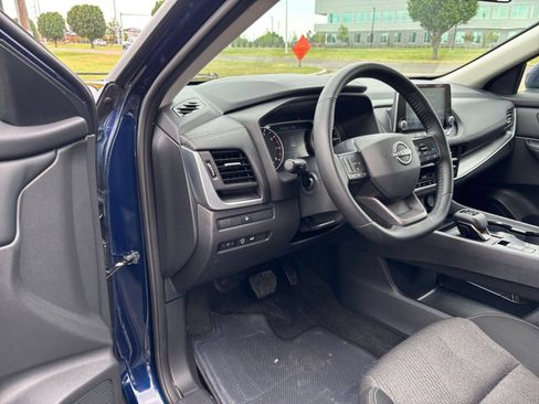 Used 2025 Nissan Rogue SV AWD/4WD image 31