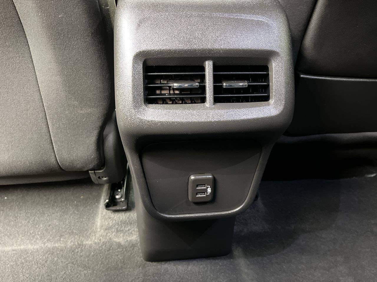 Used 2023 GMC Terrain SLE w/ Driver Convenience Package AWD/4WD image 11