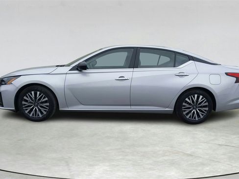 Used 2024 Nissan Altima 2.5 SV image 4