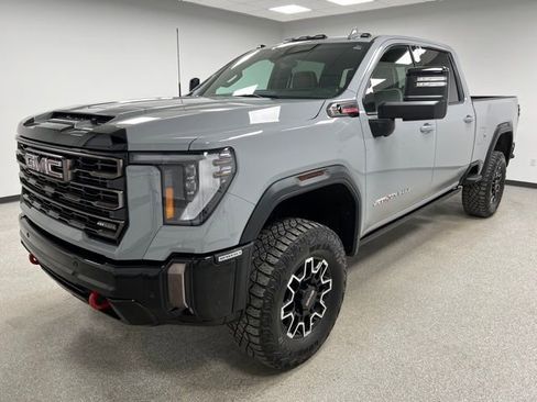 Used 2024 GMC Sierra 2500 AT4X image 5