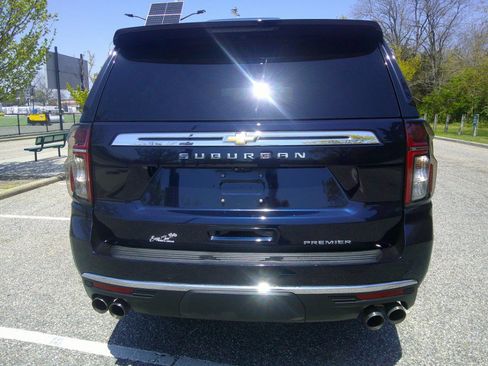 Used 2021 Chevrolet Suburban Premier w/ Premium Package AWD/4WD image 9