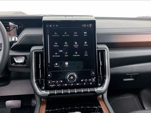 Used 2025 GMC Yukon Denali image 9