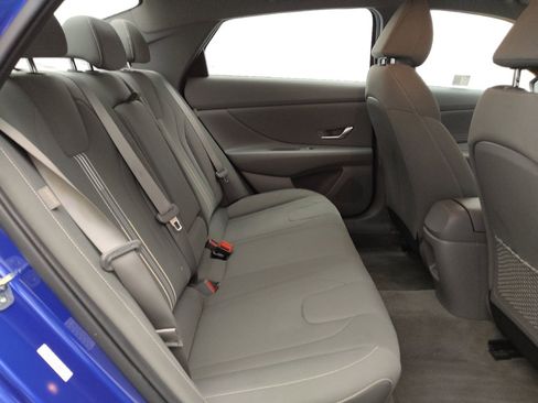 Used 2025 Hyundai Elantra SEL FWD image 19