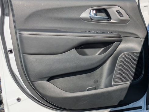 New 2026 Chrysler Pacifica Select FWD image 11