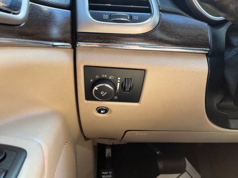 Used 2014 Jeep Grand Cherokee Limited w/ Luxury Group II RWD image 22