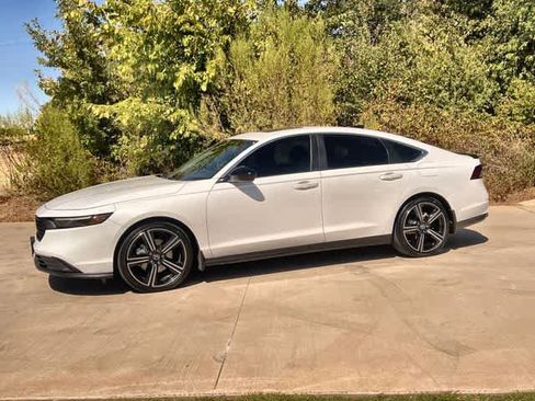 Used 2024 Honda Accord Sport image 4