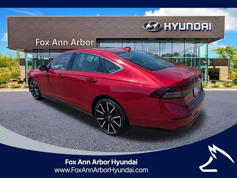 Used 2023 Honda Accord Touring image 3