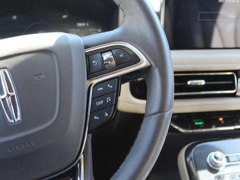 Used 2022 Lincoln Nautilus Reserve FWD image 9