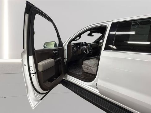 Used 2022 Chevrolet Silverado 1500 LTZ w/ LTZ Premium Package AWD/4WD image 26
