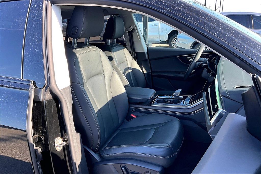Used 2023 Audi Q8 Prestige w/ Prestige Package AWD/4WD image 9