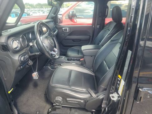 Used 2022 Jeep Wrangler Unlimited Sahara w/ Cold Weather Group AWD/4WD image 5